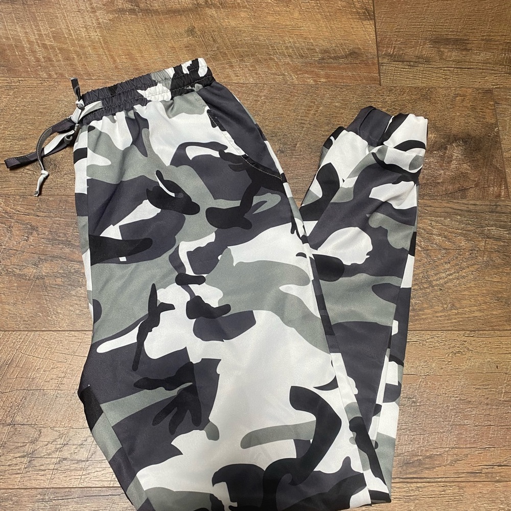 Zaful Camouflage joggers size 4
